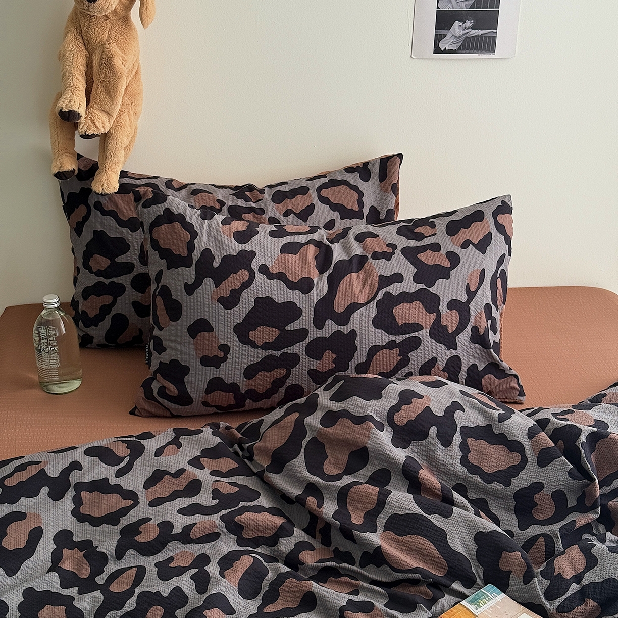 91家纺网 家纺一手货源 找家纺 初念 2026春夏新款简约泡芙纱四件套 灰豹纹