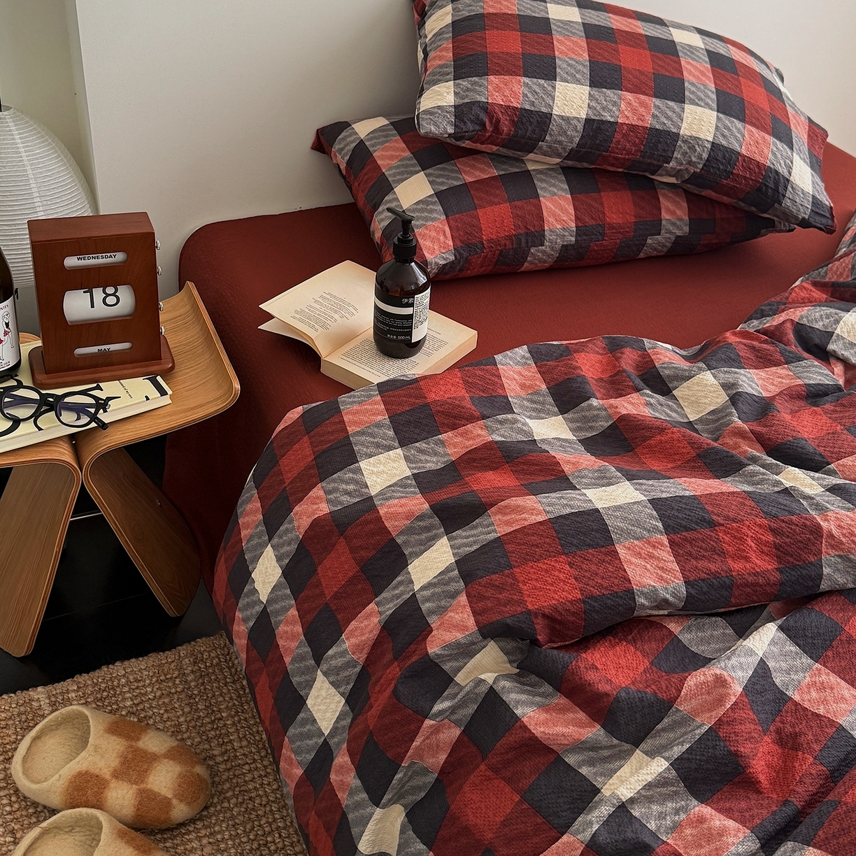 91家纺网 家纺一手货源 找家纺 初念 2026春夏新款简约泡芙纱四件套 雅致红灰