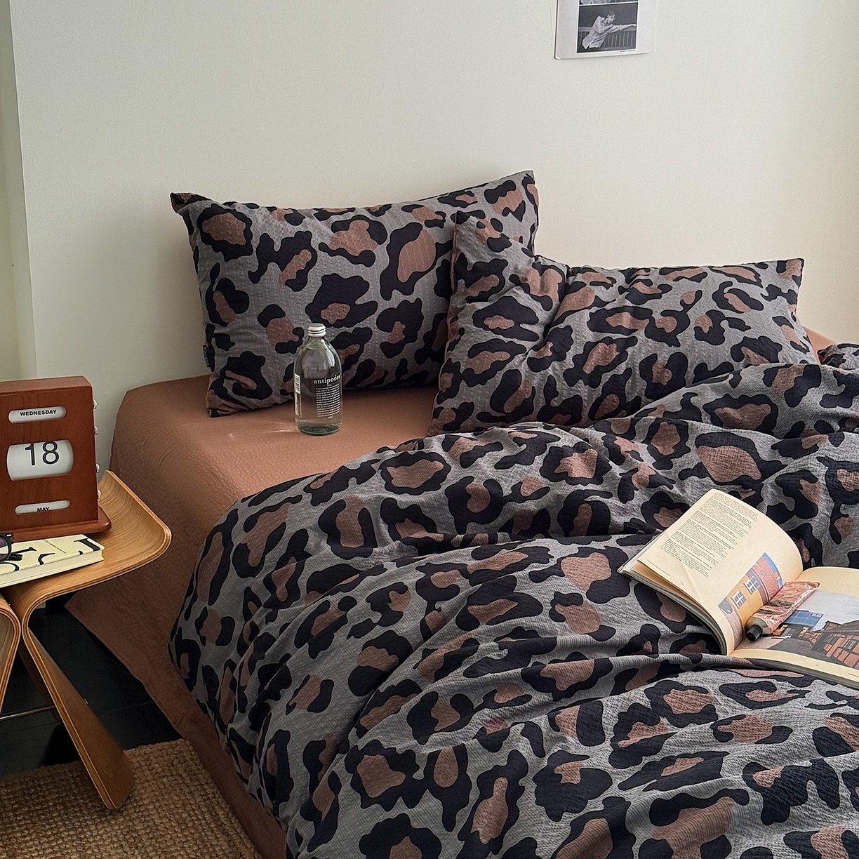 91家纺网 家纺一手货源 找家纺 初念 2026春夏新款简约泡芙纱四件套 灰豹纹