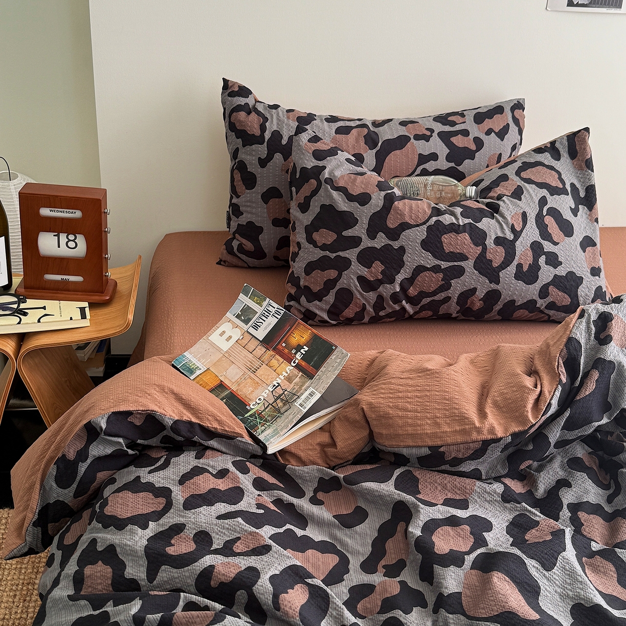 91家纺网 家纺一手货源 找家纺 初念 2026春夏新款简约泡芙纱四件套 灰豹纹