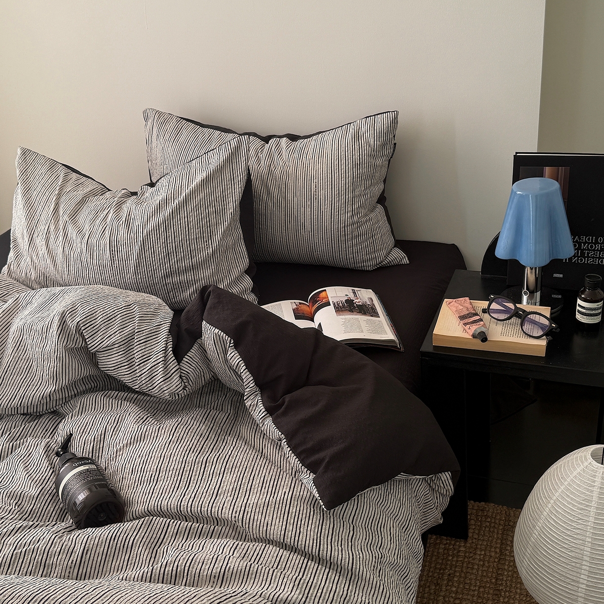 91家纺网 家纺一手货源 找家纺 初念 2026春夏新款简约泡芙纱四件套 马克黑条