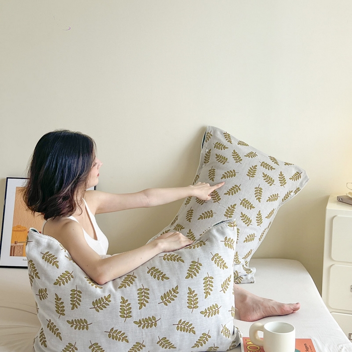 91家纺网 家纺一手货源 找家纺 朴尔家纺-毛巾被 2026新款半包可调节暗扣魔术全棉纯棉三层纱布枕巾 朴素树叶 53x110cm枕巾一对