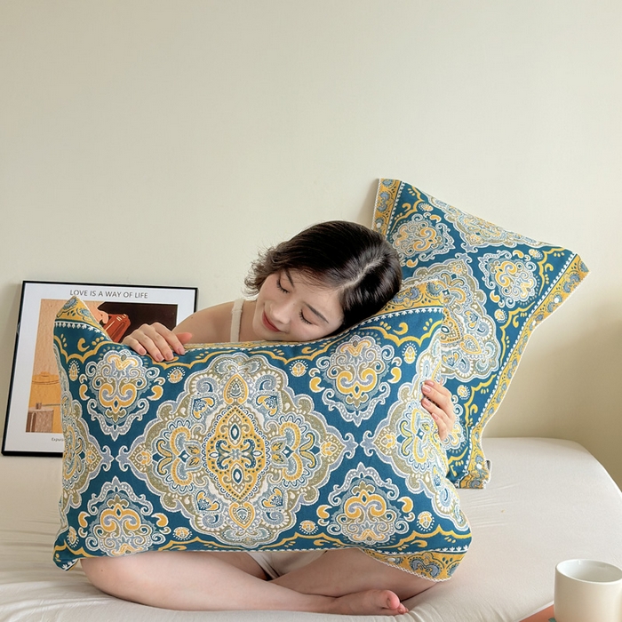 91家纺网 家纺一手货源 找家纺 朴尔家纺-毛巾被 2026新款半包可调节暗扣魔术全棉纯棉三层纱布枕巾 大马士革纹-蓝黄 53x110cm枕巾一对