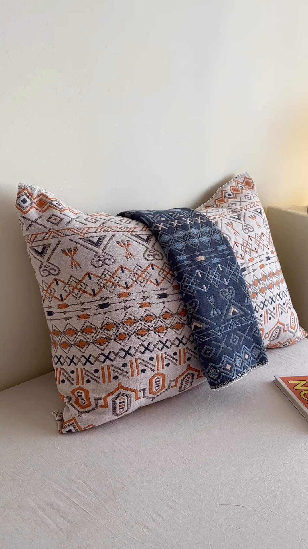 91家纺网 家纺一手货源 找家纺 朴尔家纺-毛巾被 2026新款半包可调节暗扣魔术全棉纯棉三层纱布枕巾 玛雅岩纹-蓝白 53x110cm枕巾一对