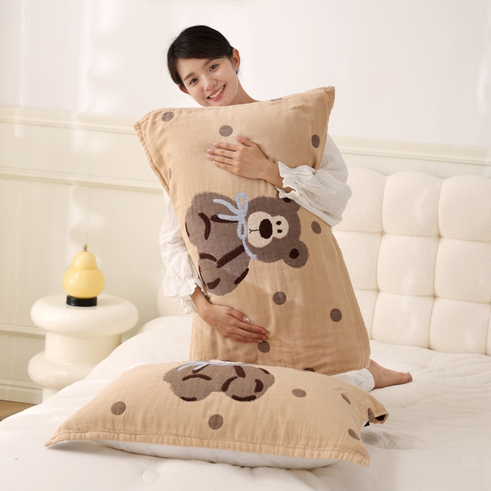 91家纺网 家纺一手货源 找家纺 朴尔家纺-毛巾被 2026新款全棉纯棉欣软系列定位四层加厚柔软纱布枕巾 圈圈熊