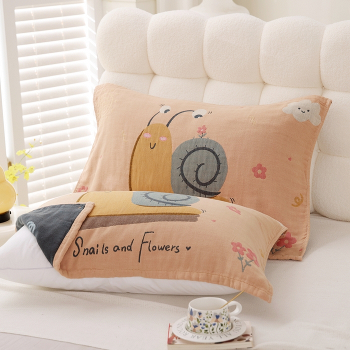 91家纺网 家纺一手货源 找家纺 朴尔家纺-毛巾被 2026新款全棉纯棉欣软系列定位四层加厚柔软纱布枕巾 蜗蜗漫步