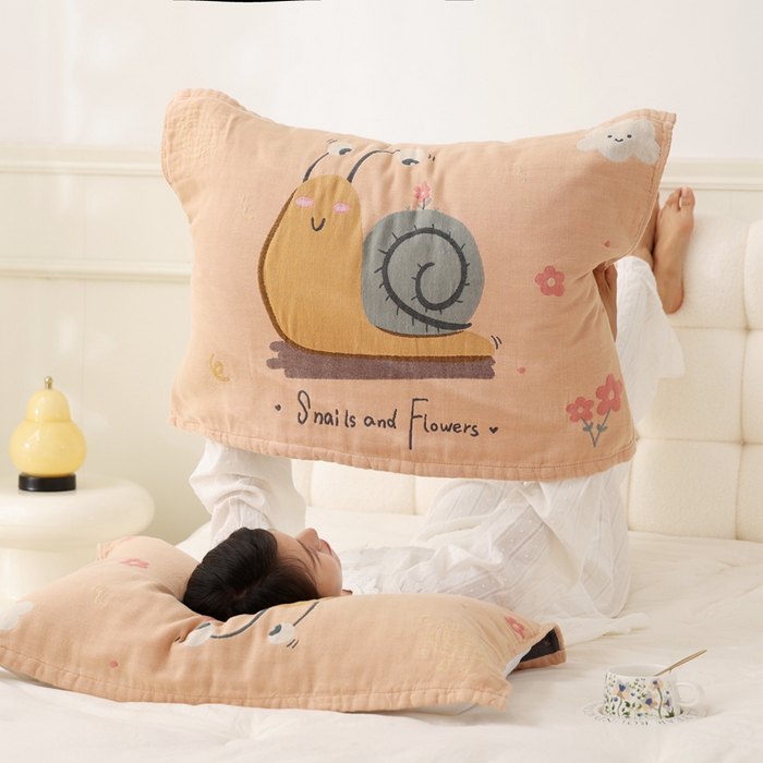 91家纺网 家纺一手货源 找家纺 朴尔家纺-毛巾被 2026新款全棉纯棉欣软系列定位四层加厚柔软纱布枕巾 蜗蜗漫步