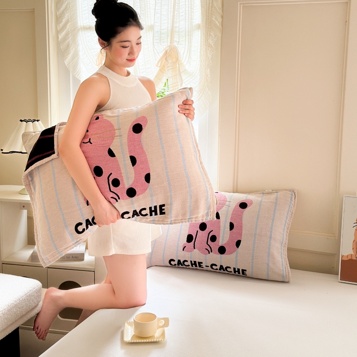 91家纺网 家纺一手货源 找家纺 朴尔家纺-毛巾被 2026新款全棉纯棉多柔AB版定位四层纱布枕巾 粉红猫