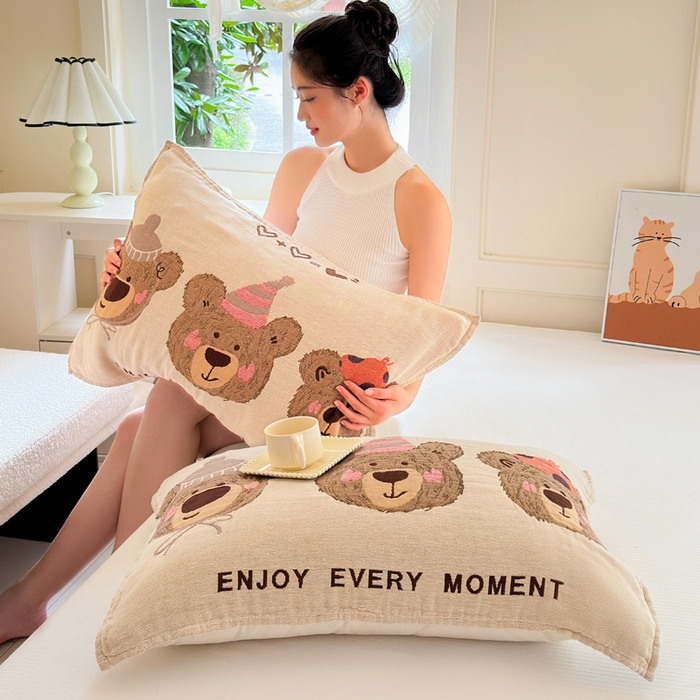 91家纺网 家纺一手货源 找家纺 朴尔家纺-毛巾被 2026新款全棉纯棉多柔AB版定位四层纱布枕巾 熊仔派对