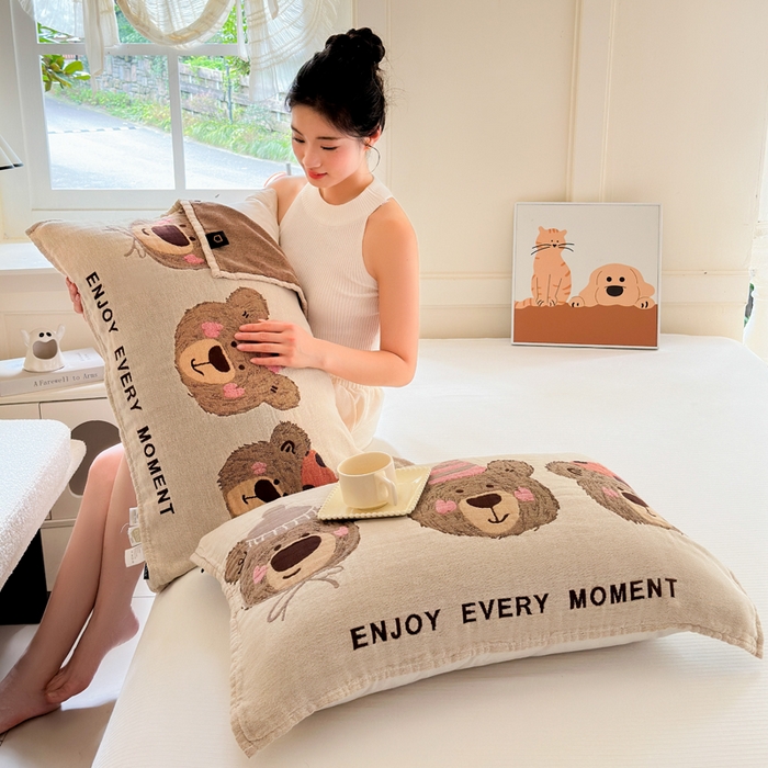 91家纺网 家纺一手货源 找家纺 朴尔家纺-毛巾被 2026新款全棉纯棉多柔AB版定位四层纱布枕巾 熊仔派对