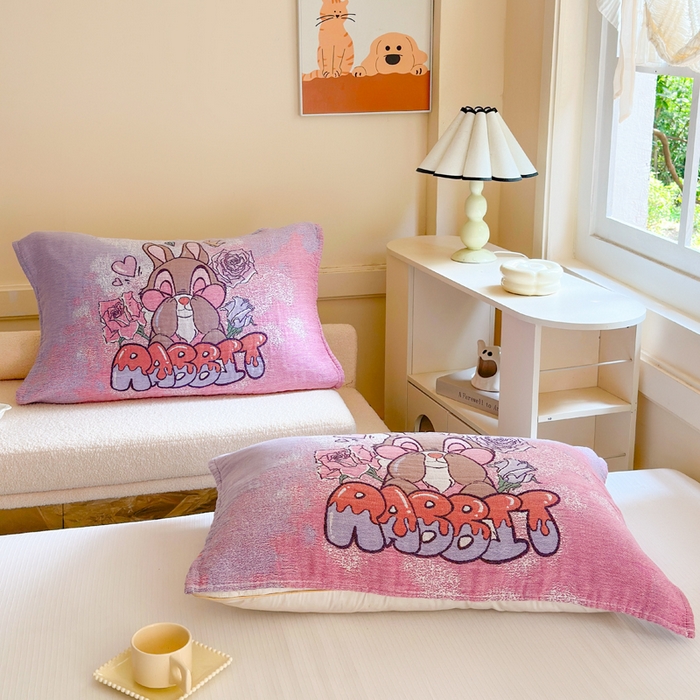 91家纺网 家纺一手货源 找家纺 朴尔家纺-毛巾被 2026新款全棉纯棉多柔AB版定位四层纱布枕巾 玫玫兔