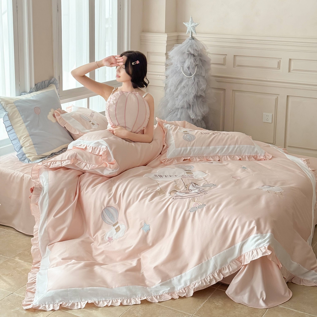 91家纺网 家纺一手货源 找家纺 （总）西西家居 2026新款50s长绒棉纯棉四件套-晴空漫游记-粉 会员-20元,商品控价：不得低于 线上（基础价）：小号床单款408/ 标准床单款442 线上（超级立减）：小号床单款368/ 标准床