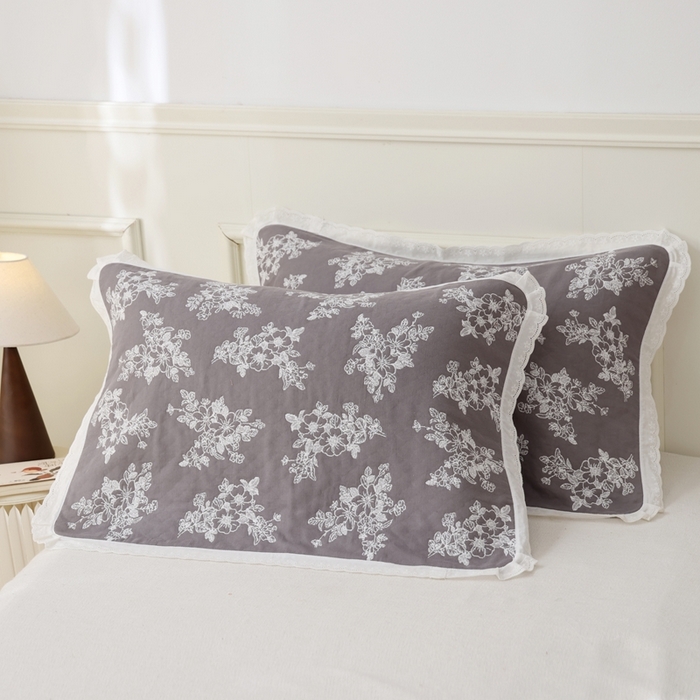 91家纺网 家纺一手货源 找家纺 朴尔家纺-毛巾被 2025新款韩版小碎花边全棉纯棉三层纱布枕巾 芬芳-灰