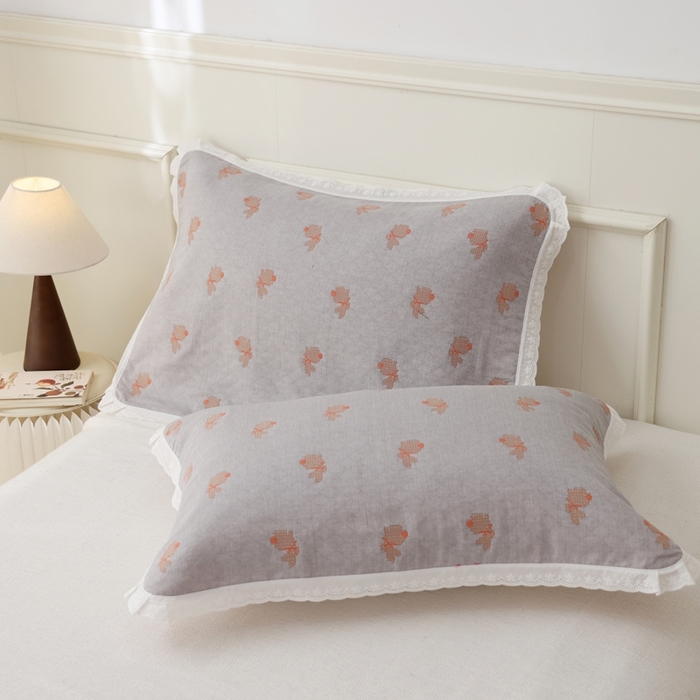 91家纺网 家纺一手货源 找家纺 朴尔家纺-毛巾被 2025新款韩版小碎花边全棉纯棉三层纱布枕巾 领结兔-灰