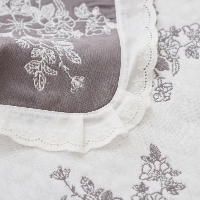 91家纺网 家纺一手货源 找家纺 朴尔家纺-毛巾被 2025新款韩版小碎花边全棉纯棉三层纱布枕巾 芬芳-灰