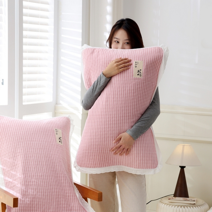 91家纺网 家纺一手货源 找家纺 朴尔家纺-毛巾被 2025新款韩版小碎花边全棉纯棉三层纱布枕巾 韩式小格-粉