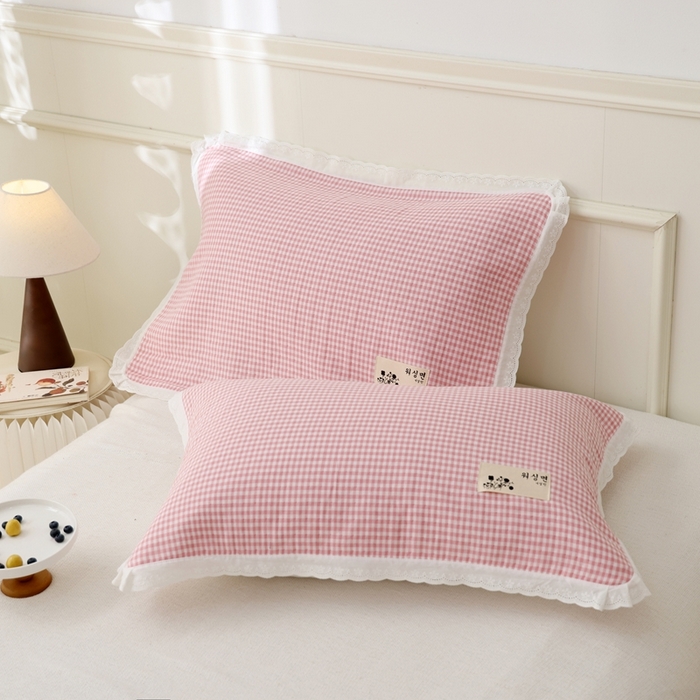 91家纺网 家纺一手货源 找家纺 朴尔家纺-毛巾被 2025新款韩版小碎花边全棉纯棉三层纱布枕巾 韩式小格-粉