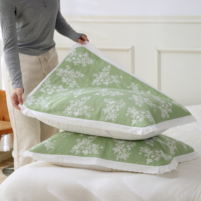 91家纺网 家纺一手货源 找家纺 朴尔家纺-毛巾被 2025新款韩版小碎花边全棉纯棉三层纱布枕巾 芬芳-绿