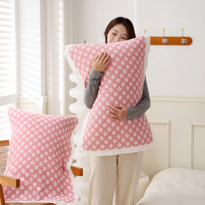 91家纺网 家纺一手货源 找家纺 朴尔家纺-毛巾被 2025新款韩版小碎花边全棉纯棉三层纱布枕巾 樱花季-粉