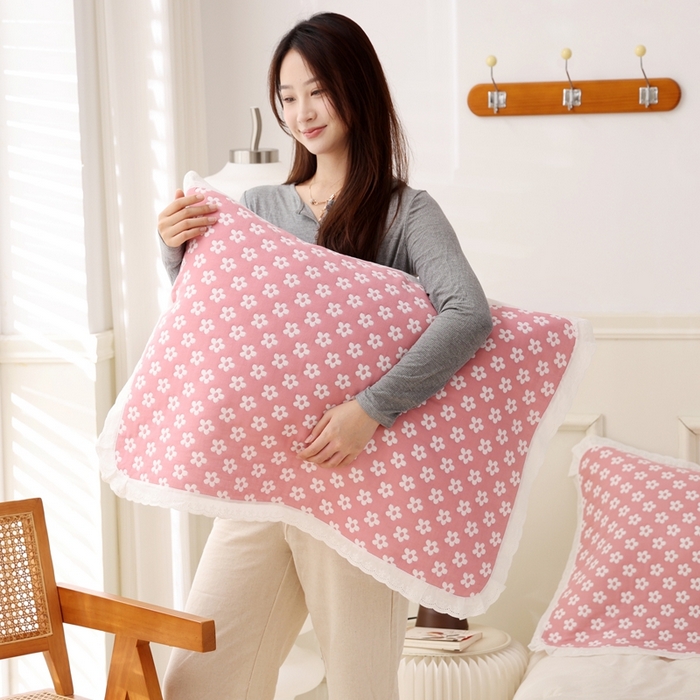 91家纺网 家纺一手货源 找家纺 朴尔家纺-毛巾被 2025新款韩版小碎花边全棉纯棉三层纱布枕巾 樱花季-粉