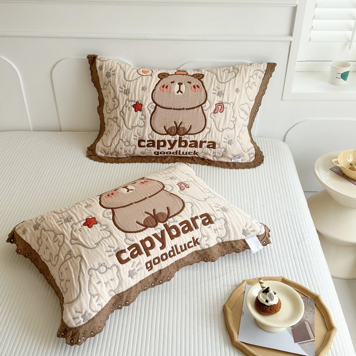 91家纺网 家纺一手货源 找家纺 朴尔家纺-毛巾被 2026新款韩版花边卡通水洗起皱纯棉六层纱布枕巾 卡皮巴拉