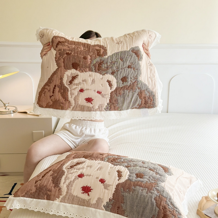 91家纺网 家纺一手货源 找家纺 朴尔家纺-毛巾被 2026新款韩版花边卡通水洗起皱纯棉六层纱布枕巾 熊熊一家