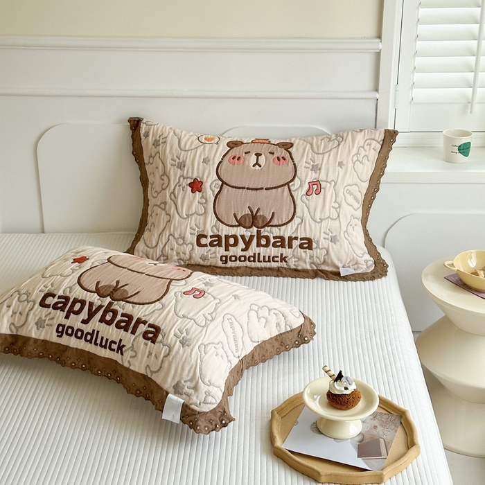 91家纺网 家纺一手货源 找家纺 朴尔家纺-毛巾被 2026新款韩版花边卡通水洗起皱纯棉六层纱布枕巾 卡皮巴拉