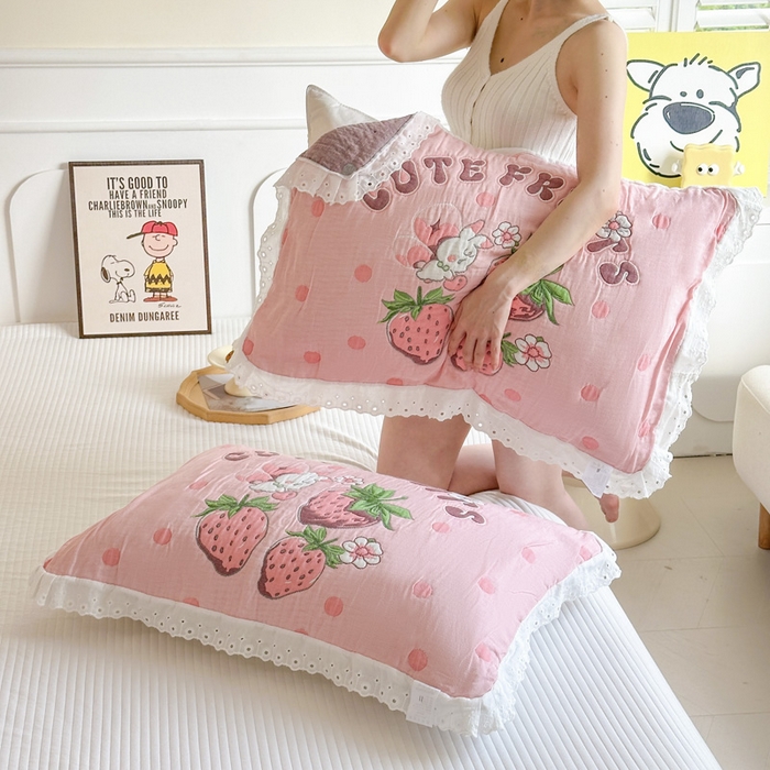 91家纺网 家纺一手货源 找家纺 朴尔家纺-毛巾被 2026新款韩版花边卡通水洗起皱纯棉六层纱布枕巾 草莓蝴蝶