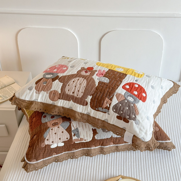 91家纺网 家纺一手货源 找家纺 朴尔家纺-毛巾被 2026新款韩版花边卡通水洗起皱纯棉六层纱布枕巾 蘑菇屋一家