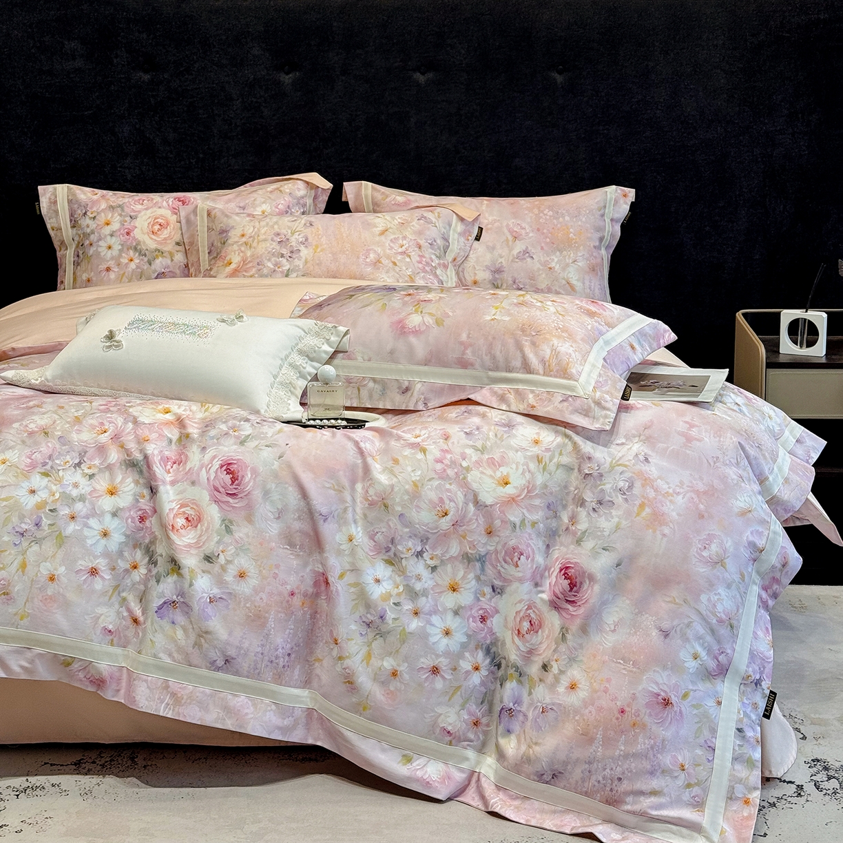 91家纺网 家纺一手货源 找家纺 莱势 2026新款新品100支纯棉全棉50x50s埃及长绒棉刺绣绣花四件套高端礼盒-绽缦系列 绽缦 轻奢粉