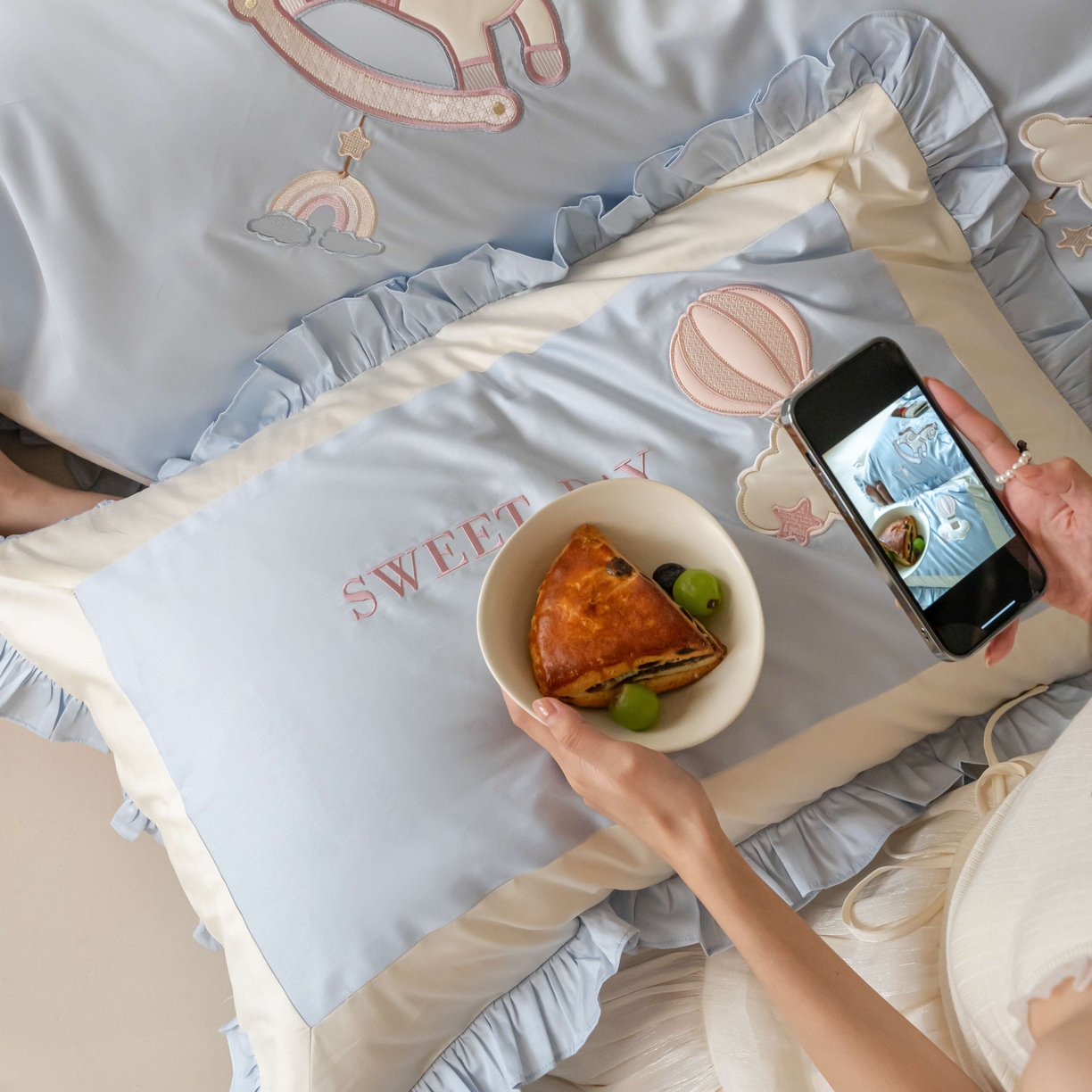 91家纺网 家纺一手货源 找家纺 （总）西西家居 2026新款50s长绒棉纯棉四件套-晴空漫游记-蓝 会员-20元,商品控价：不得低于 线上（基础价）：小号床单款408/ 标准床单款442 线上（超级立减）：小号床单款368/ 标准床