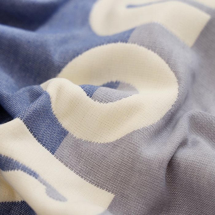 91家纺网 家纺一手货源 找家纺 朴尔家纺-毛巾被 2026新款格致系列全棉纯棉加厚六层纱布枕巾 南法假日-蓝