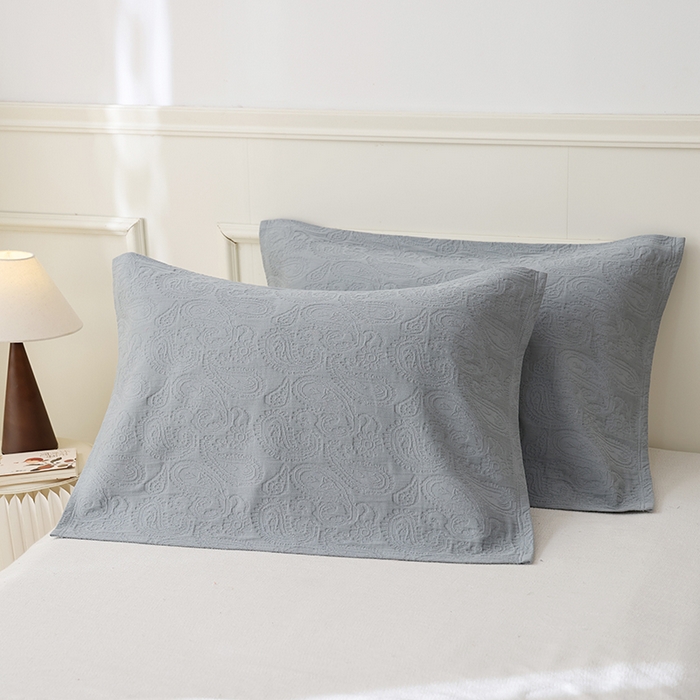 91家纺网 家纺一手货源 找家纺 朴尔家纺-毛巾被 2026新款浮雕凤尾花纯色全棉纯棉三层纱布枕巾 浮雕凤尾花-蓝灰