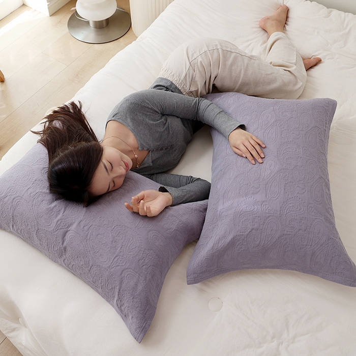 91家纺网 家纺一手货源 找家纺 朴尔家纺-毛巾被 2026新款浮雕凤尾花纯色全棉纯棉三层纱布枕巾 浮雕凤尾花-深灰