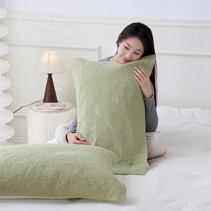 91家纺网 家纺一手货源 找家纺 朴尔家纺-毛巾被 2026新款浮雕凤尾花纯色全棉纯棉三层纱布枕巾 浮雕凤尾花-抹茶