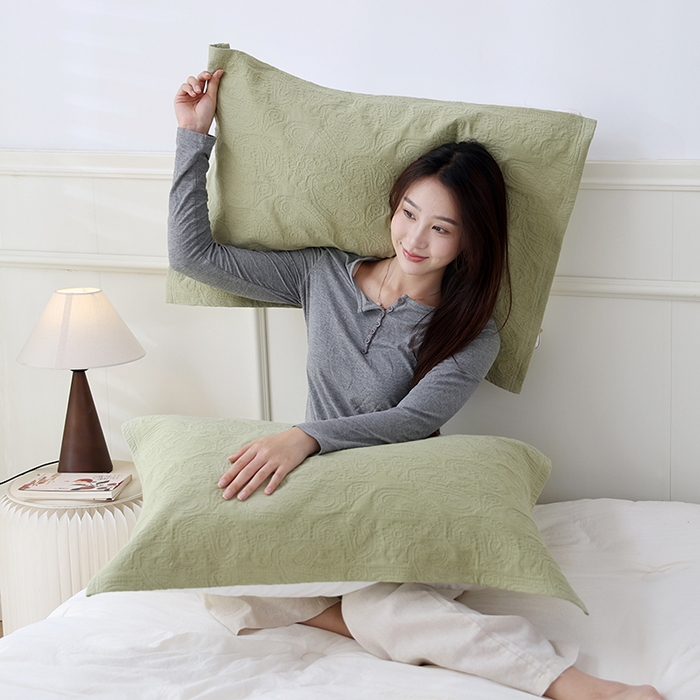 91家纺网 家纺一手货源 找家纺 朴尔家纺-毛巾被 2026新款浮雕凤尾花纯色全棉纯棉三层纱布枕巾 浮雕凤尾花-抹茶