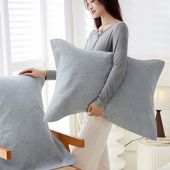 91家纺网 家纺一手货源 找家纺 朴尔家纺-毛巾被 2026新款浮雕凤尾花纯色全棉纯棉三层纱布枕巾 浮雕凤尾花-蓝灰