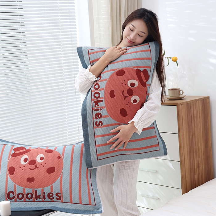 91家纺网 家纺一手货源 找家纺 朴尔家纺-毛巾被 2026新款卡通定位全棉纯棉四层纱布枕巾 巧克力饼-红