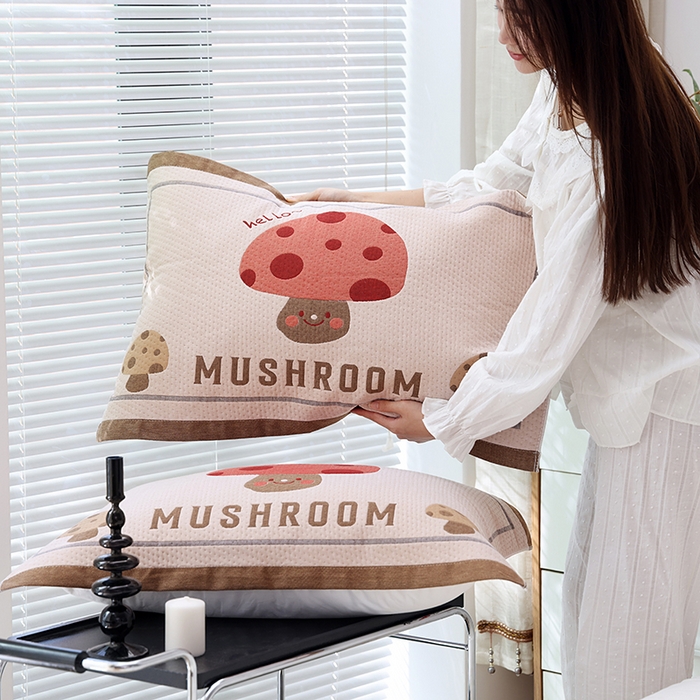 91家纺网 家纺一手货源 找家纺 朴尔家纺-毛巾被 2026新款卡通定位全棉纯棉四层纱布枕巾 萌趣蘑菇-红