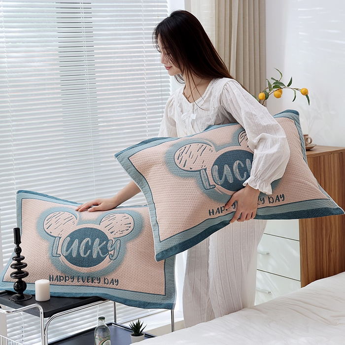 91家纺网 家纺一手货源 找家纺 朴尔家纺-毛巾被 2026新款卡通定位全棉纯棉四层纱布枕巾 忆童年-蓝