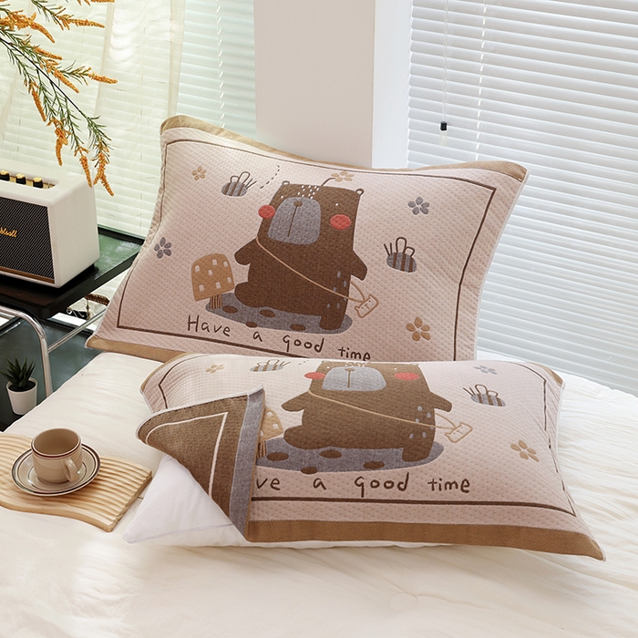 91家纺网 家纺一手货源 找家纺 朴尔家纺-毛巾被 2026新款卡通定位全棉纯棉四层纱布枕巾 包包熊崽-咖