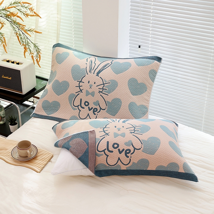 91家纺网 家纺一手货源 找家纺 朴尔家纺-毛巾被 2026新款卡通定位全棉纯棉四层纱布枕巾 心跳小兔-蓝