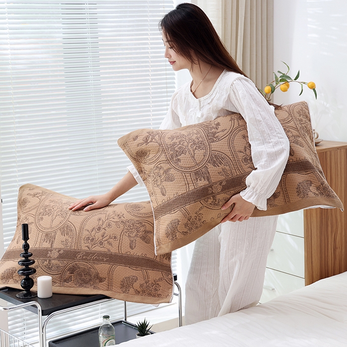 91家纺网 家纺一手货源 找家纺 朴尔家纺-毛巾被 2026新款卡通定位全棉纯棉四层纱布枕巾 清欢-咖