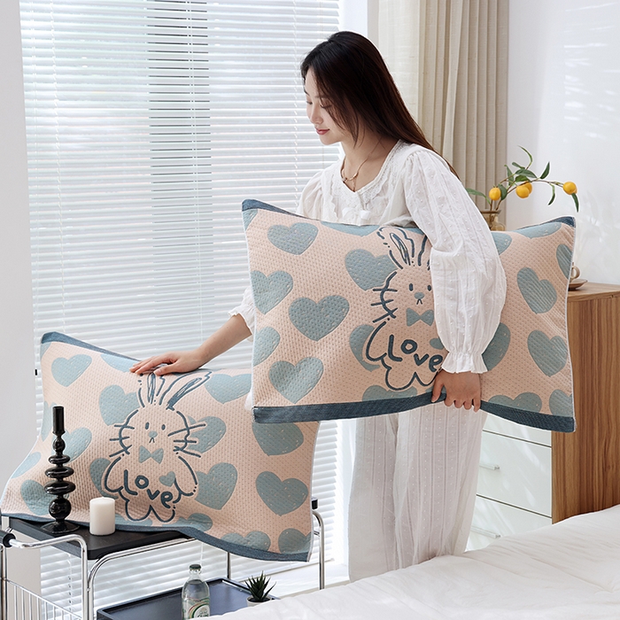 91家纺网 家纺一手货源 找家纺 朴尔家纺-毛巾被 2026新款卡通定位全棉纯棉四层纱布枕巾 心跳小兔-蓝