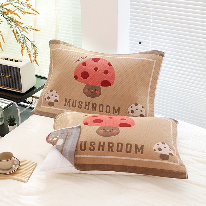 91家纺网 家纺一手货源 找家纺 朴尔家纺-毛巾被 2026新款卡通定位全棉纯棉四层纱布枕巾 萌趣蘑菇-咖