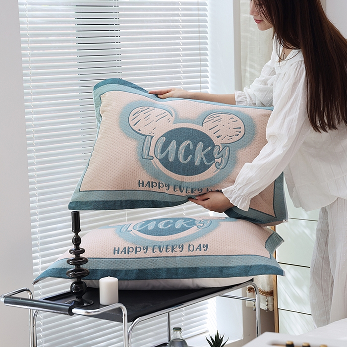 91家纺网 家纺一手货源 找家纺 朴尔家纺-毛巾被 2026新款卡通定位全棉纯棉四层纱布枕巾 忆童年-蓝