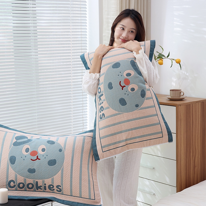 91家纺网 家纺一手货源 找家纺 朴尔家纺-毛巾被 2026新款卡通定位全棉纯棉四层纱布枕巾 巧克力饼-蓝