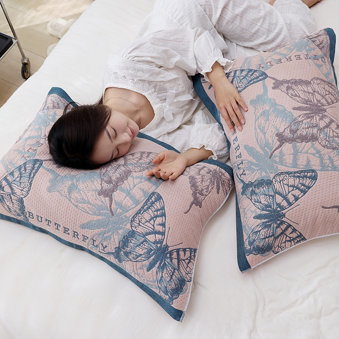 91家纺网 家纺一手货源 找家纺 朴尔家纺-毛巾被 2026新款卡通定位全棉纯棉四层纱布枕巾 梦幻蝶舞-蓝