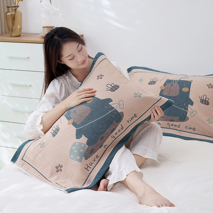 91家纺网 家纺一手货源 找家纺 朴尔家纺-毛巾被 2026新款卡通定位全棉纯棉四层纱布枕巾 包包熊崽-蓝