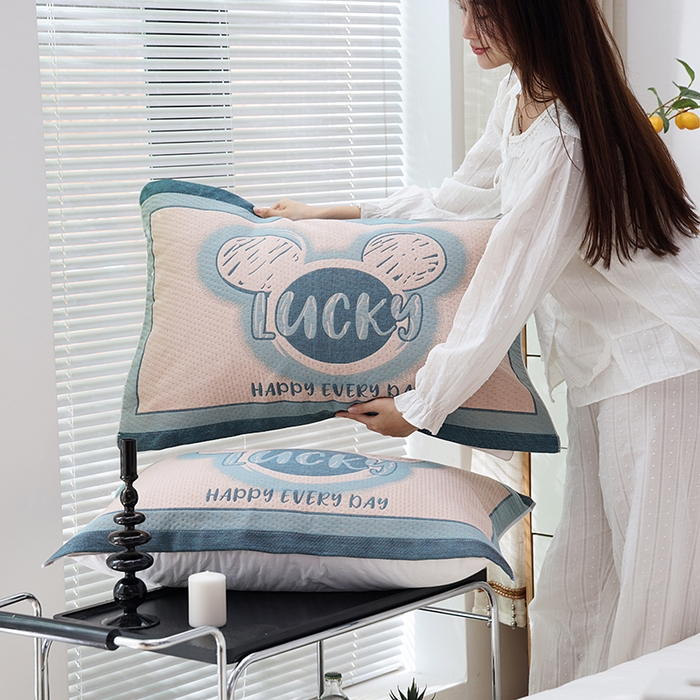 91家纺网 家纺一手货源 找家纺 朴尔家纺-毛巾被 2026新款卡通定位全棉纯棉四层纱布枕巾 忆童年-蓝